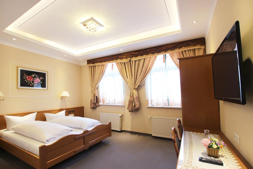 Hotel Europaeischer Hof Elsterwerda ภายนอก รูปภาพ
