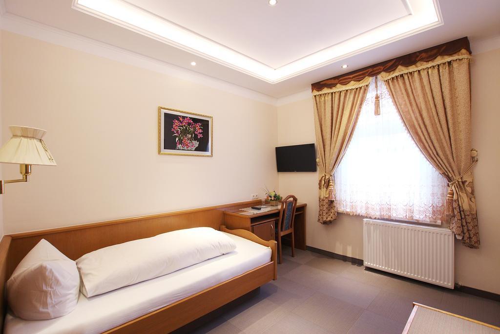 Hotel Europaeischer Hof Elsterwerda ภายนอก รูปภาพ